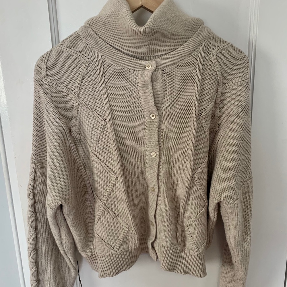 Vetta Capsule Cable Knit Sweater